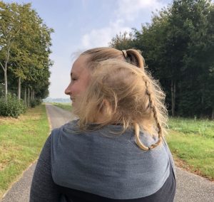 Een voorbeeld van de kracht van een geweven draagdoek. Hier draag ik mijn kleuter in de Ruck.